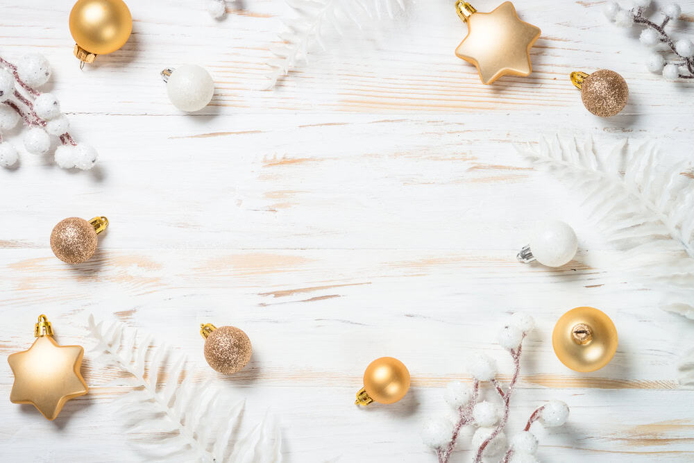 smart cent for life- holiday category image forchirtsmas , thanksgiving recipes and crafts, image showing white and golden ornaments on a wooden table