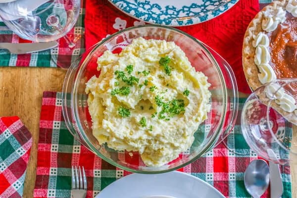 https://mommyrose.com/creamy-mashed-potatoes-with-sour-cream-the-ultimate-comfort-food-side-dish/
